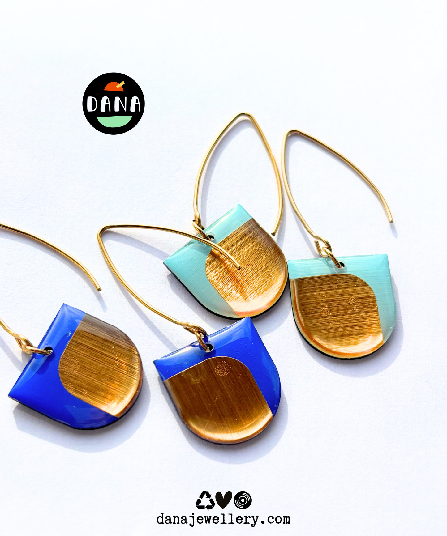 DEE in light blue OR royal blue and gold