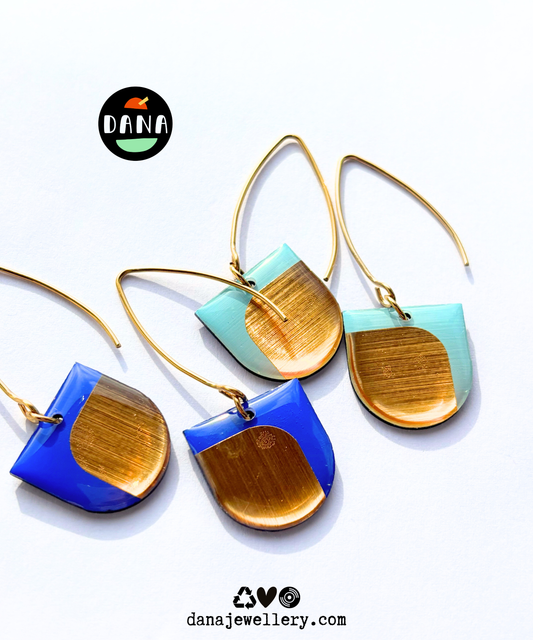 DEE in light blue OR royal blue and gold