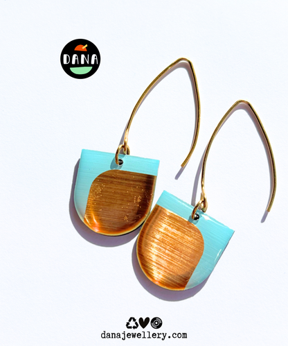 DEE in light blue OR royal blue and gold