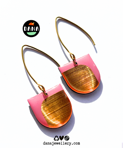 DEE in red OR pink with gold detail