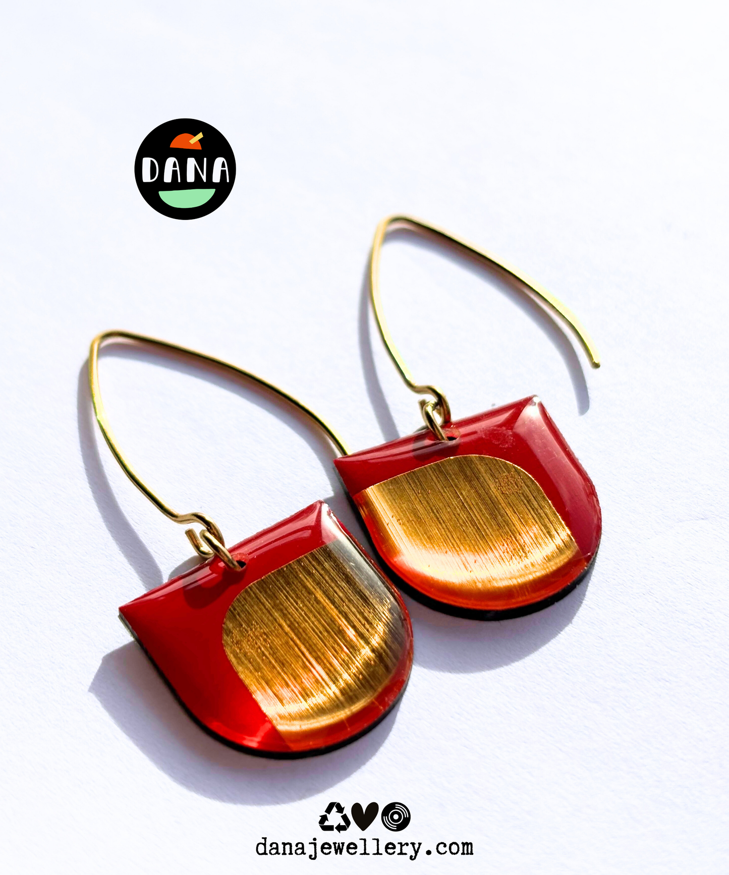 DEE in red OR pink with gold detail