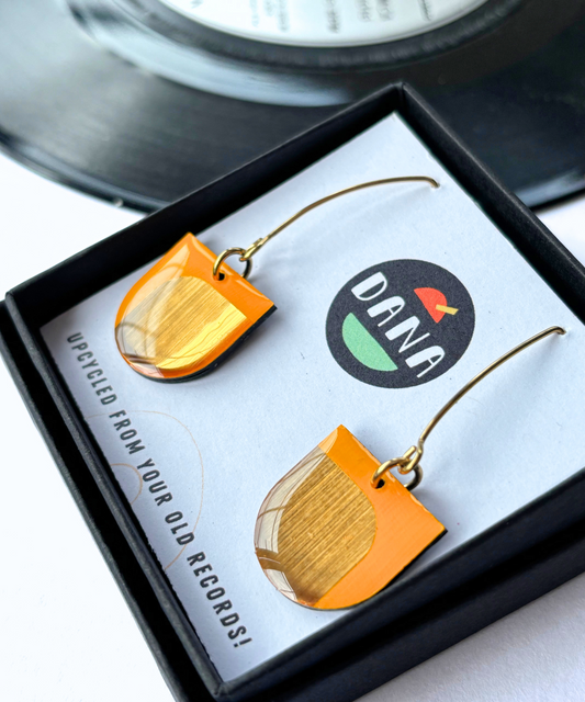 DEE in yellow and lush gold