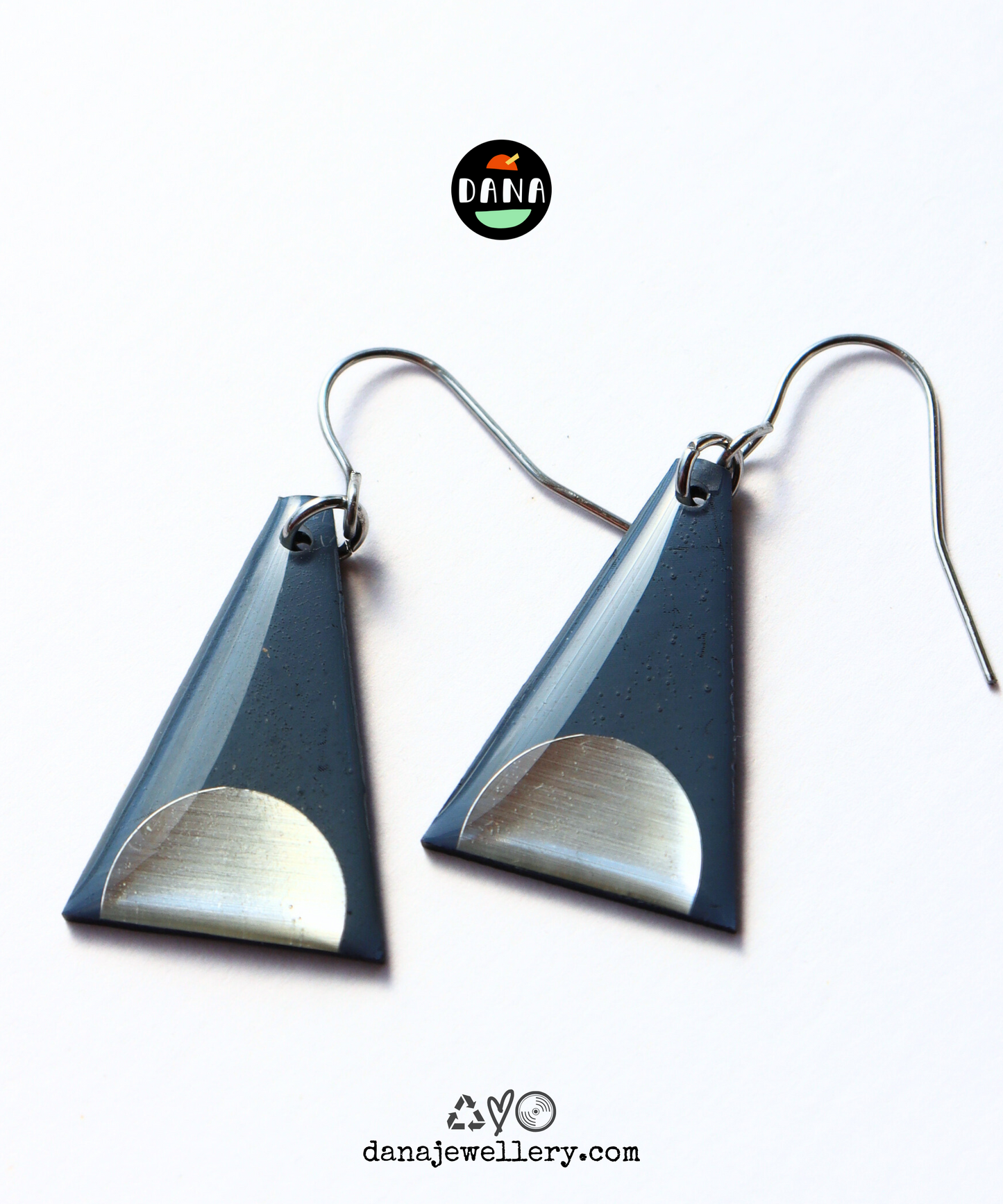 THE TRIANGLES / blue grey & silver