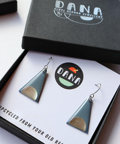 THE TRIANGLES / blue grey & silver