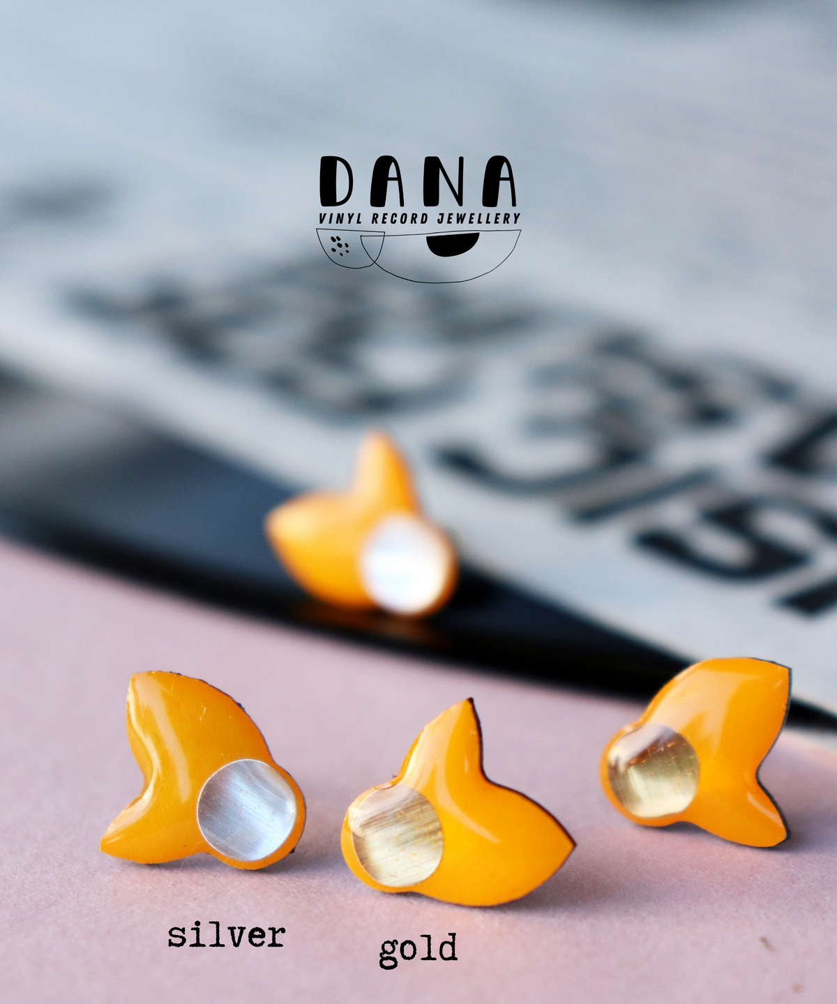 50% OFF | flor studs in yellow with gold or silver detail