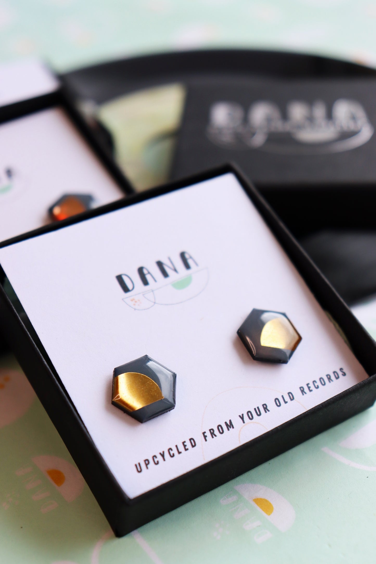 20% OFF / The medium HEXA studs / gold, copper or silver