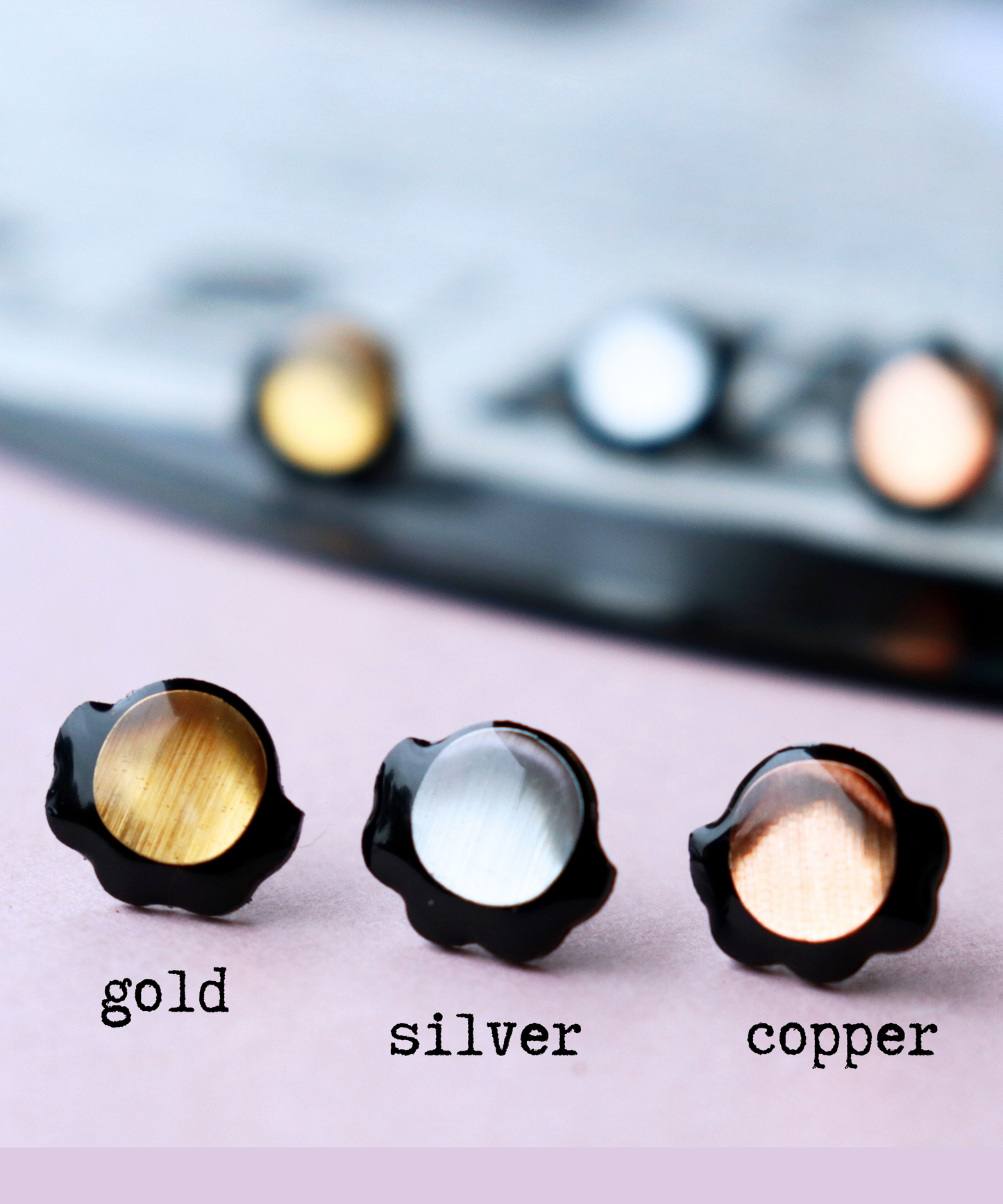 20% OFF FROUFROU no.4 studs with a hint of festive sparkle